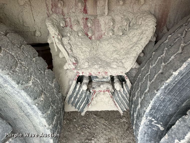 image for item EJ5203 2012 Peterbilt 365 water truck