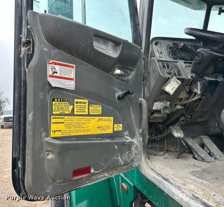 image for item EJ5203 2012 Peterbilt 365 water truck