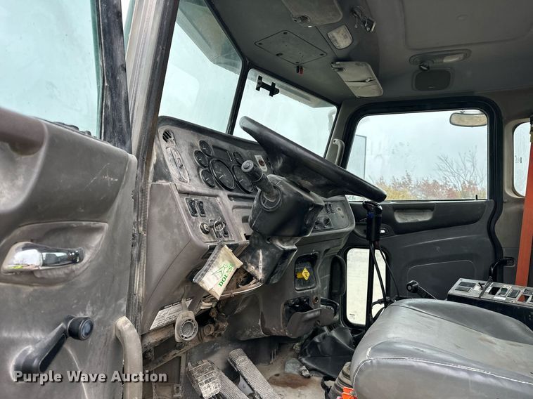 image for item EJ5203 2012 Peterbilt 365 water truck