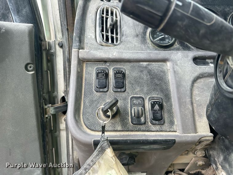 image for item EJ5203 2012 Peterbilt 365 water truck