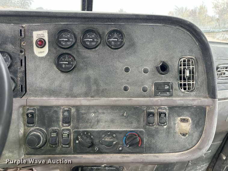 image for item EJ5203 2012 Peterbilt 365 water truck