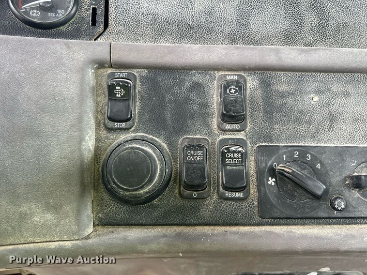 image for item EJ5203 2012 Peterbilt 365 water truck