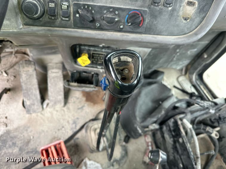 image for item EJ5203 2012 Peterbilt 365 water truck