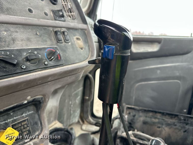 image for item EJ5203 2012 Peterbilt 365 water truck