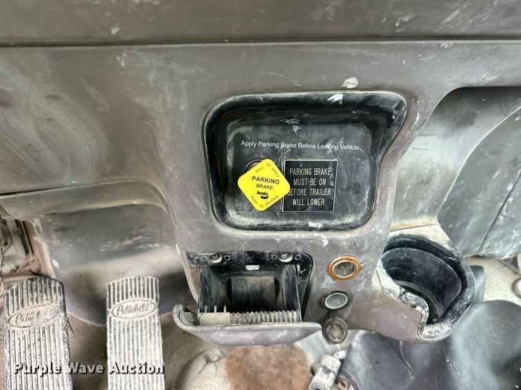 image for item EJ5203 2012 Peterbilt 365 water truck