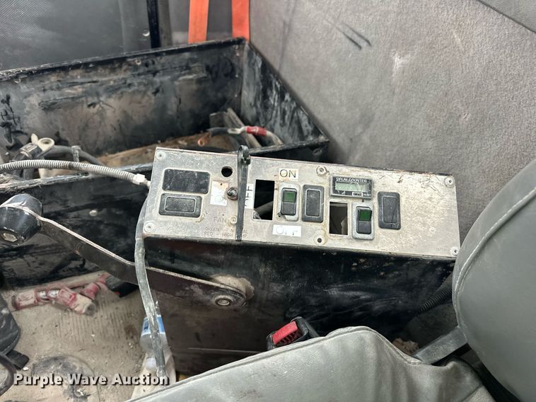 image for item EJ5203 2012 Peterbilt 365 water truck