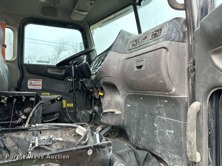 image for item EJ5203 2012 Peterbilt 365 water truck