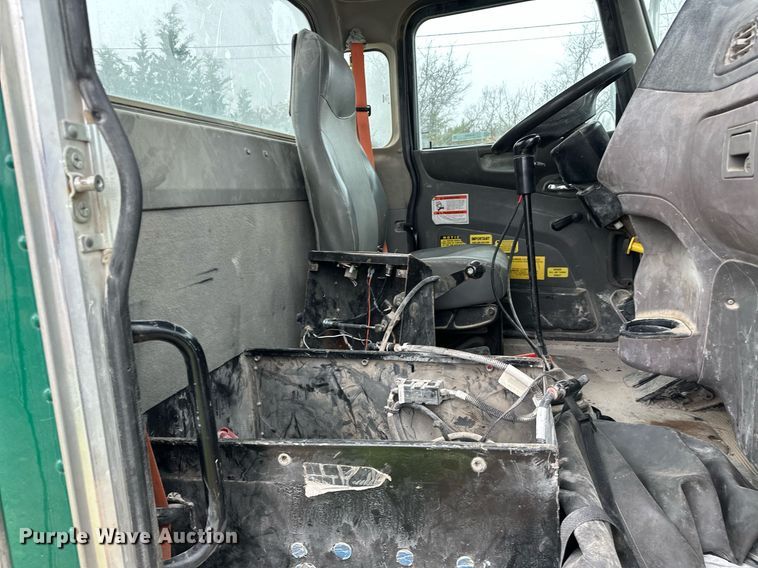 image for item EJ5203 2012 Peterbilt 365 water truck