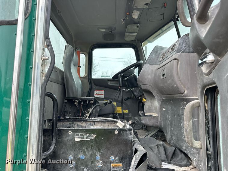 image for item EJ5203 2012 Peterbilt 365 water truck