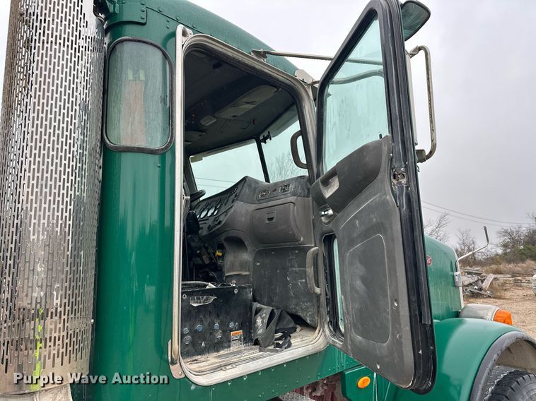 image for item EJ5203 2012 Peterbilt 365 water truck