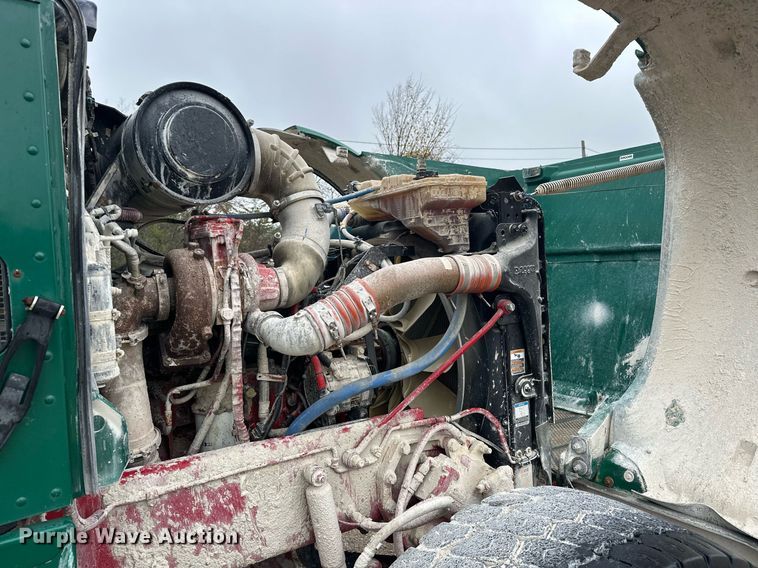 image for item EJ5203 2012 Peterbilt 365 water truck