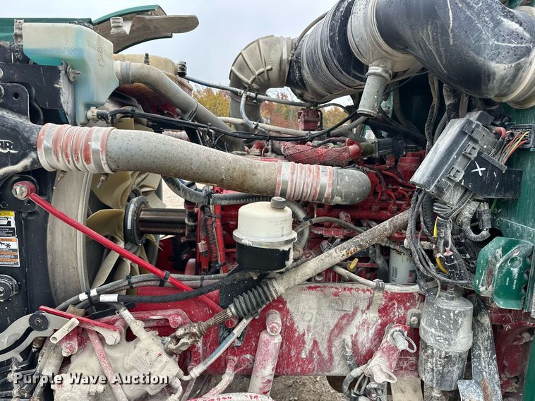 image for item EJ5203 2012 Peterbilt 365 water truck