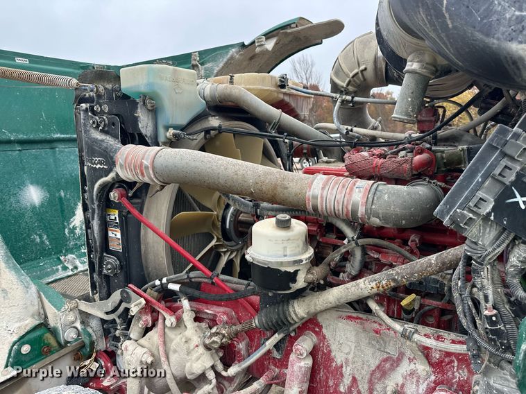 image for item EJ5203 2012 Peterbilt 365 water truck