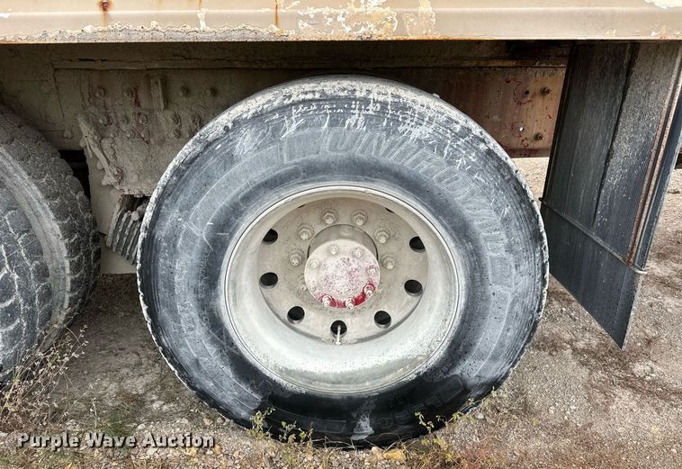 image for item EJ5203 2012 Peterbilt 365 water truck