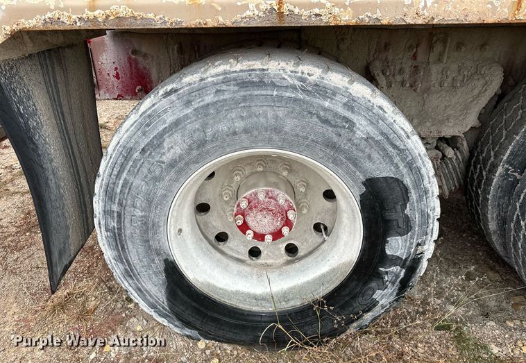 image for item EJ5203 2012 Peterbilt 365 water truck