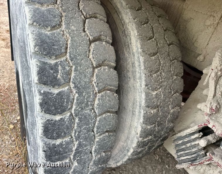 image for item EJ5203 2012 Peterbilt 365 water truck