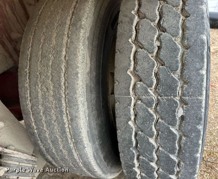 image for item EJ5203 2012 Peterbilt 365 water truck