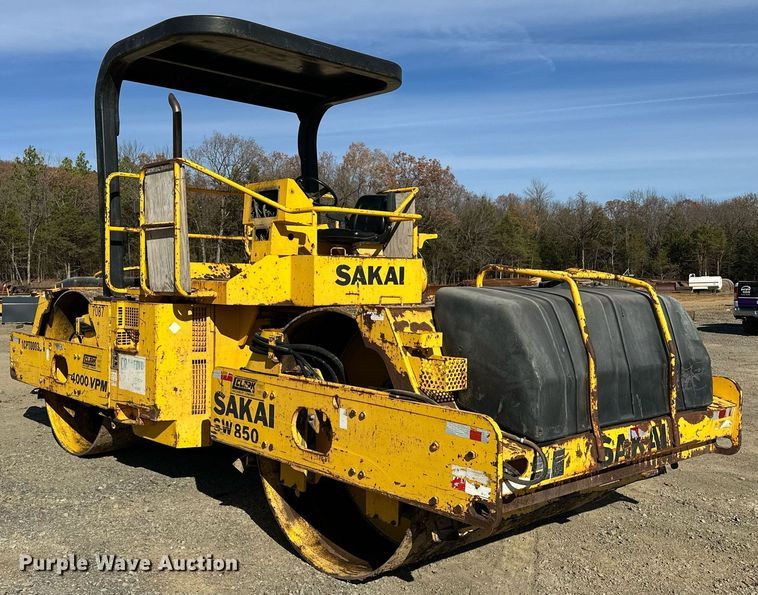 image for item EJ5251 Sakai SW850 double drum vibratory roller