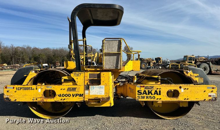 image for item EJ5251 Sakai SW850 double drum vibratory roller