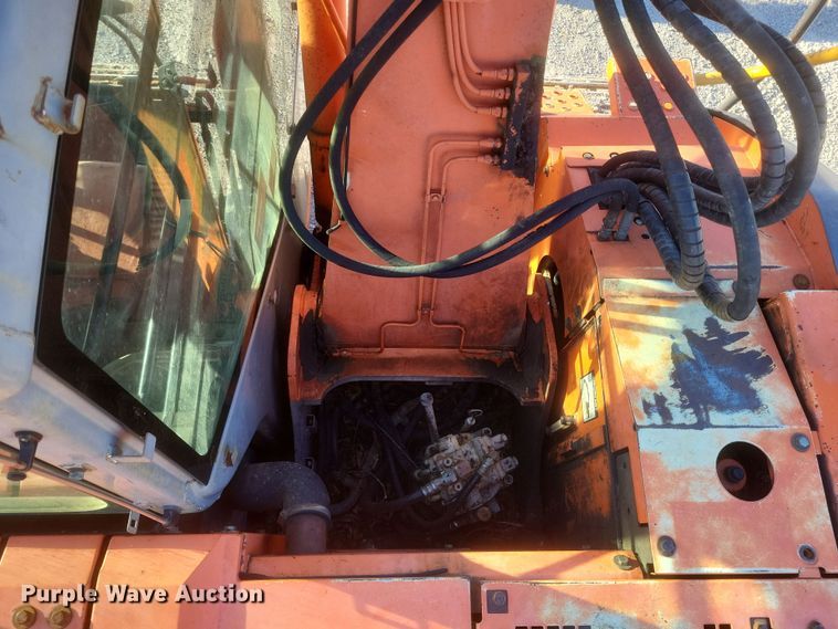 image for item EJ8137 2006 Hitachi ZAXIS 135US excavator