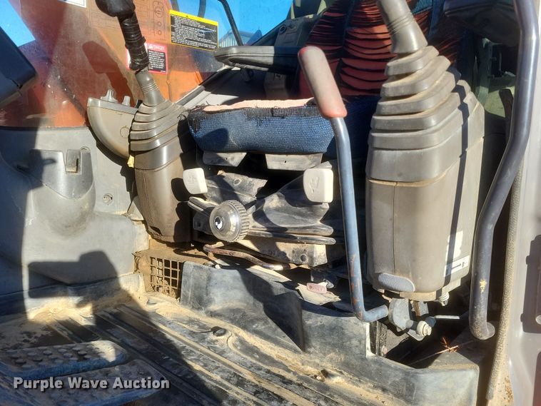 image for item EJ8137 2006 Hitachi ZAXIS 135US excavator