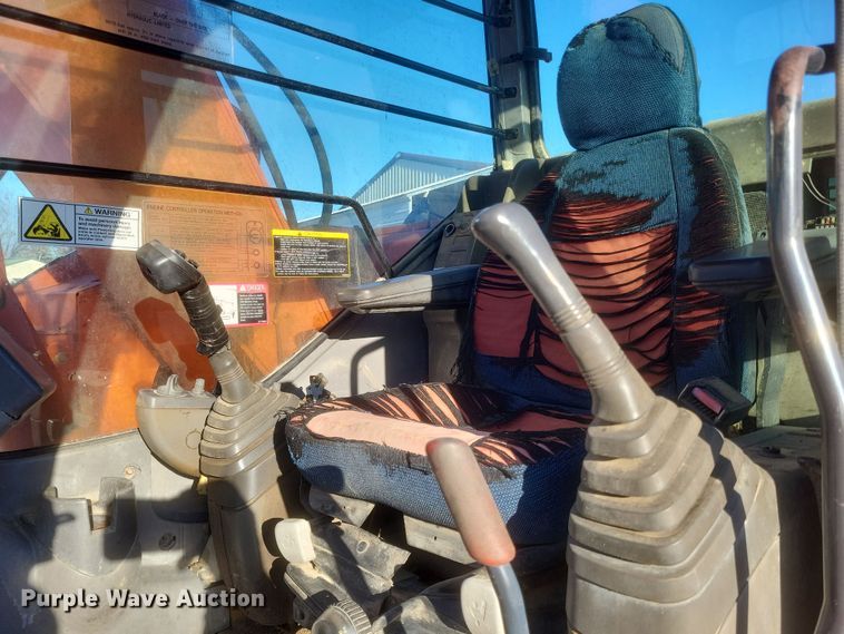 image for item EJ8137 2006 Hitachi ZAXIS 135US excavator