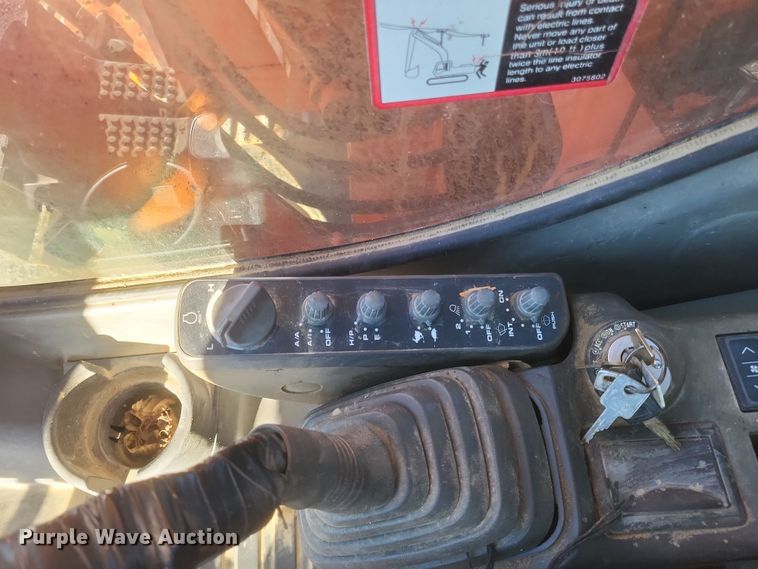 image for item EJ8137 2006 Hitachi ZAXIS 135US excavator