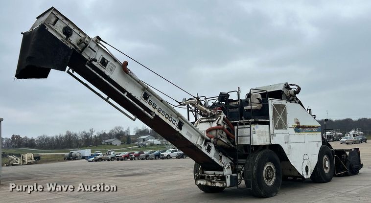 image for item EK3727 2006 Roadtec Shuttle Buggy SB-2500C material transfer vehicle