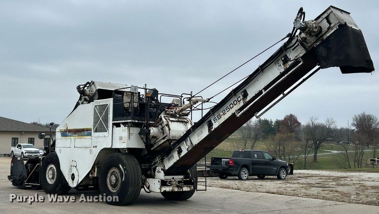 image for item EK3727 2006 Roadtec Shuttle Buggy SB-2500C material transfer vehicle