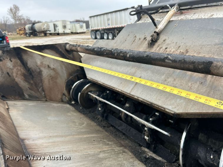 image for item EK3727 2006 Roadtec Shuttle Buggy SB-2500C material transfer vehicle