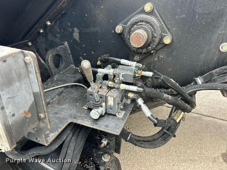 image for item EK3727 2006 Roadtec Shuttle Buggy SB-2500C material transfer vehicle