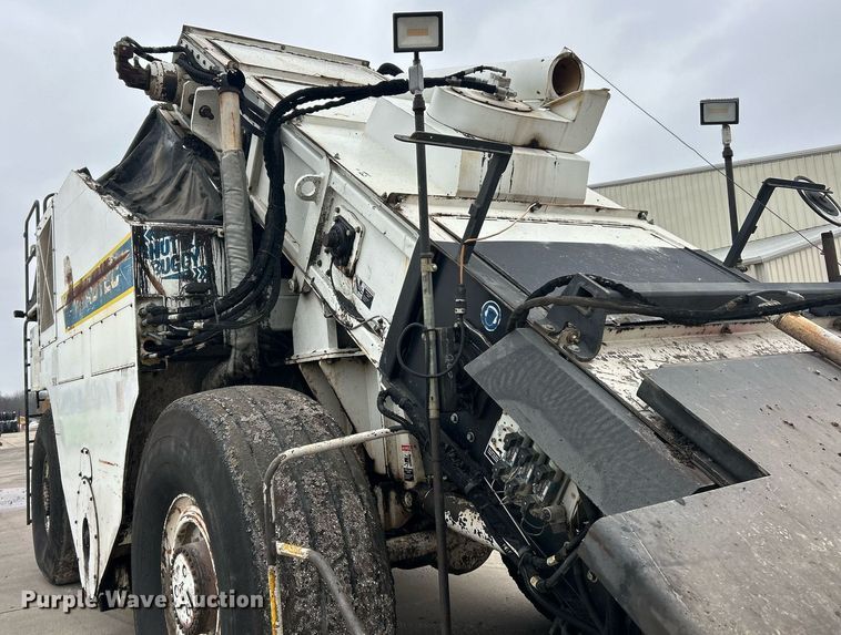 image for item EK3727 2006 Roadtec Shuttle Buggy SB-2500C material transfer vehicle