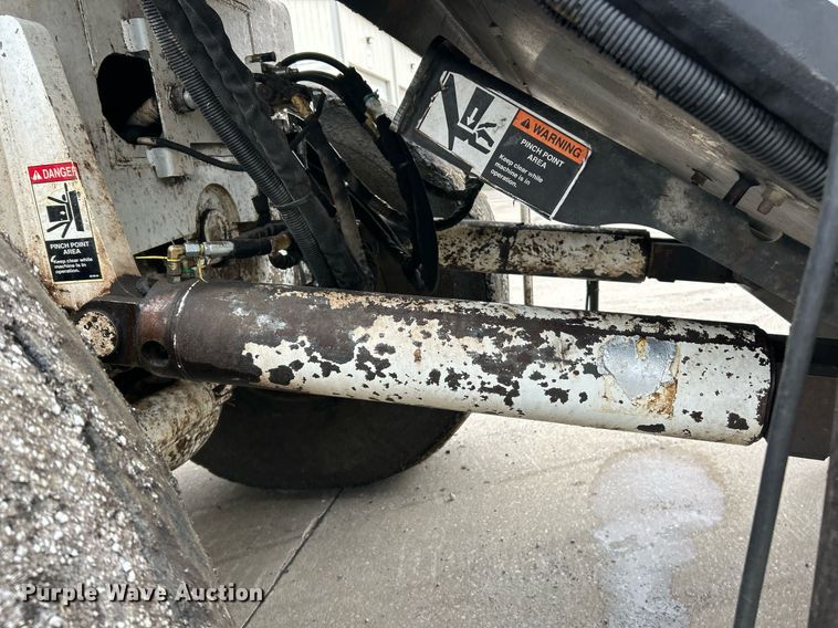 image for item EK3727 2006 Roadtec Shuttle Buggy SB-2500C material transfer vehicle