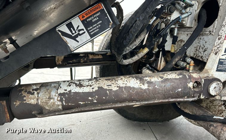 image for item EK3727 2006 Roadtec Shuttle Buggy SB-2500C material transfer vehicle