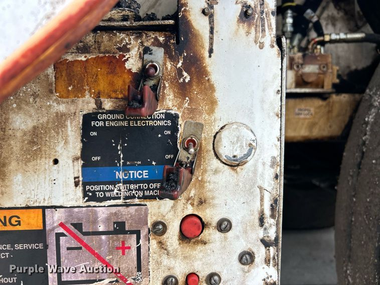 image for item EK3727 2006 Roadtec Shuttle Buggy SB-2500C material transfer vehicle