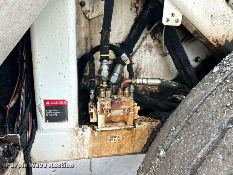 image for item EK3727 2006 Roadtec Shuttle Buggy SB-2500C material transfer vehicle