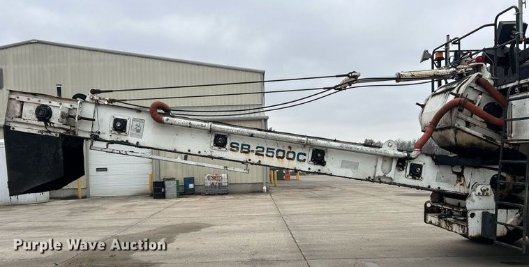 image for item EK3727 2006 Roadtec Shuttle Buggy SB-2500C material transfer vehicle