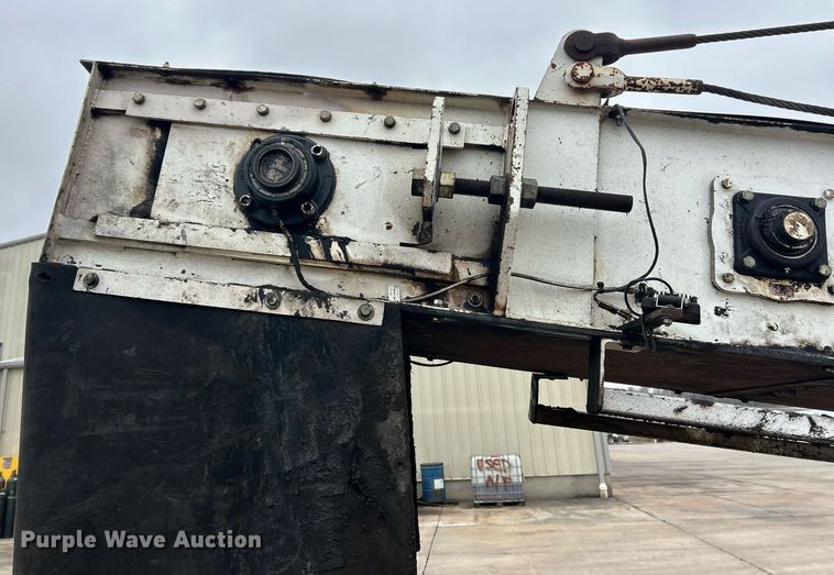 image for item EK3727 2006 Roadtec Shuttle Buggy SB-2500C material transfer vehicle