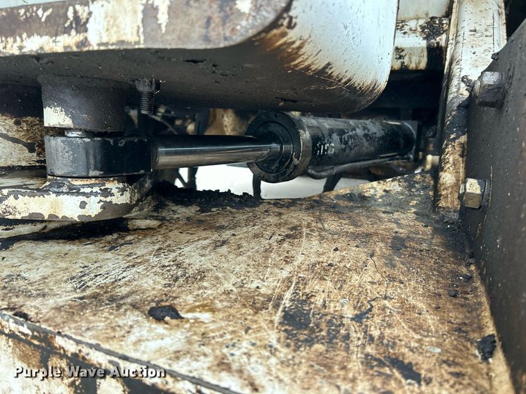 image for item EK3727 2006 Roadtec Shuttle Buggy SB-2500C material transfer vehicle