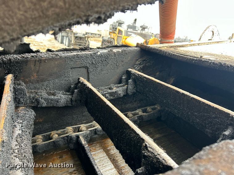 image for item EK3727 2006 Roadtec Shuttle Buggy SB-2500C material transfer vehicle