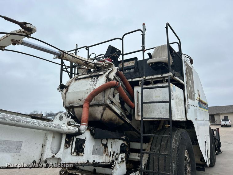 image for item EK3727 2006 Roadtec Shuttle Buggy SB-2500C material transfer vehicle