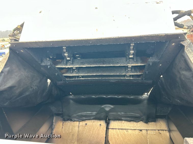 image for item EK3727 2006 Roadtec Shuttle Buggy SB-2500C material transfer vehicle