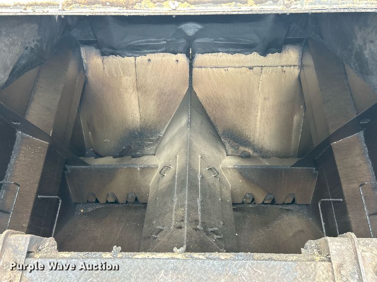 image for item EK3727 2006 Roadtec Shuttle Buggy SB-2500C material transfer vehicle