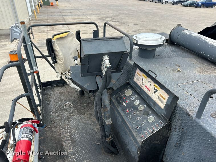 image for item EK3727 2006 Roadtec Shuttle Buggy SB-2500C material transfer vehicle