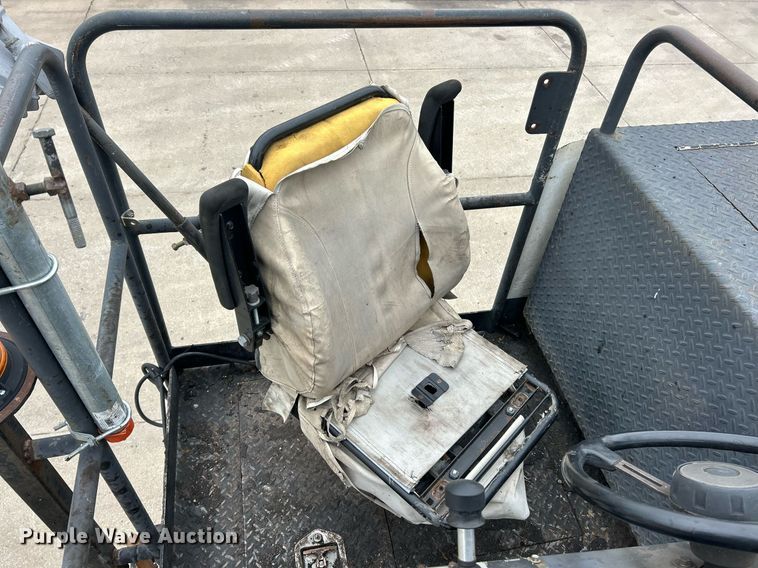 image for item EK3727 2006 Roadtec Shuttle Buggy SB-2500C material transfer vehicle