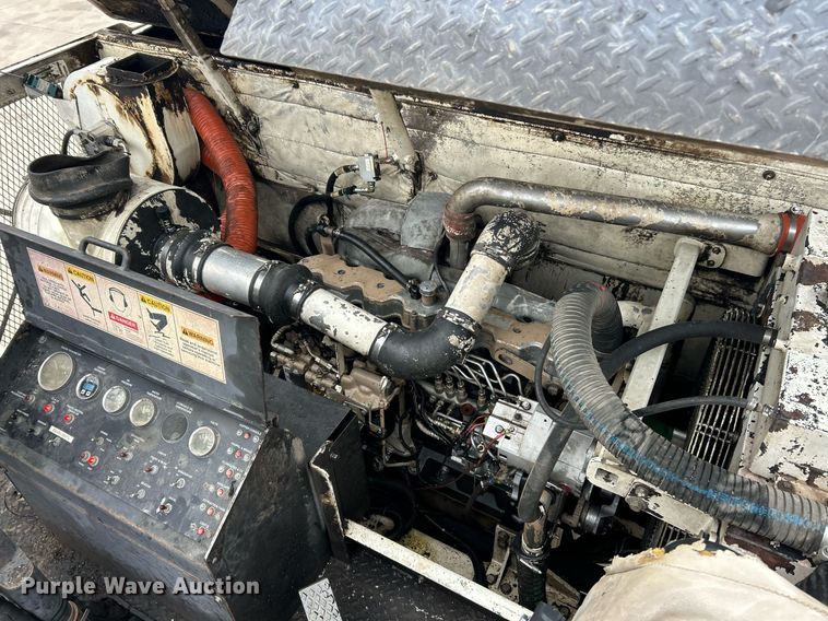 image for item EK3727 2006 Roadtec Shuttle Buggy SB-2500C material transfer vehicle