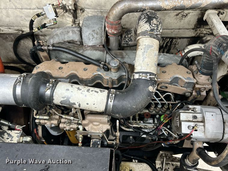 image for item EK3727 2006 Roadtec Shuttle Buggy SB-2500C material transfer vehicle