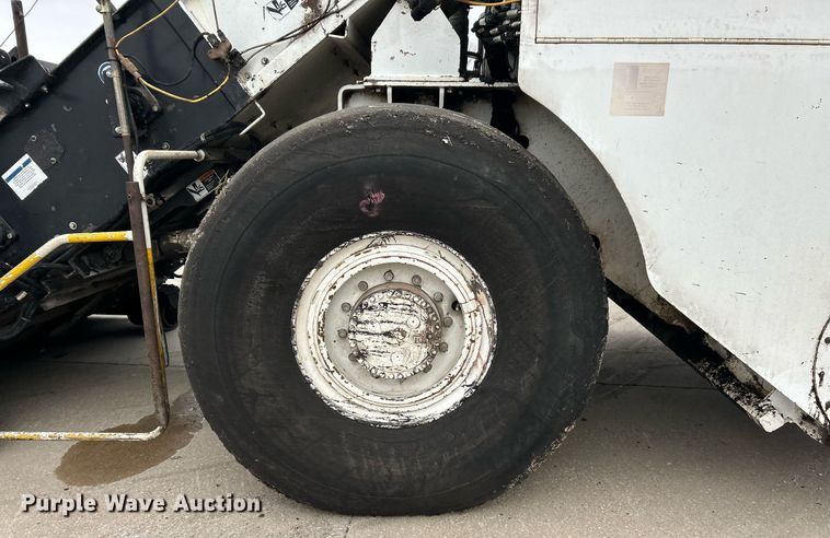 image for item EK3727 2006 Roadtec Shuttle Buggy SB-2500C material transfer vehicle