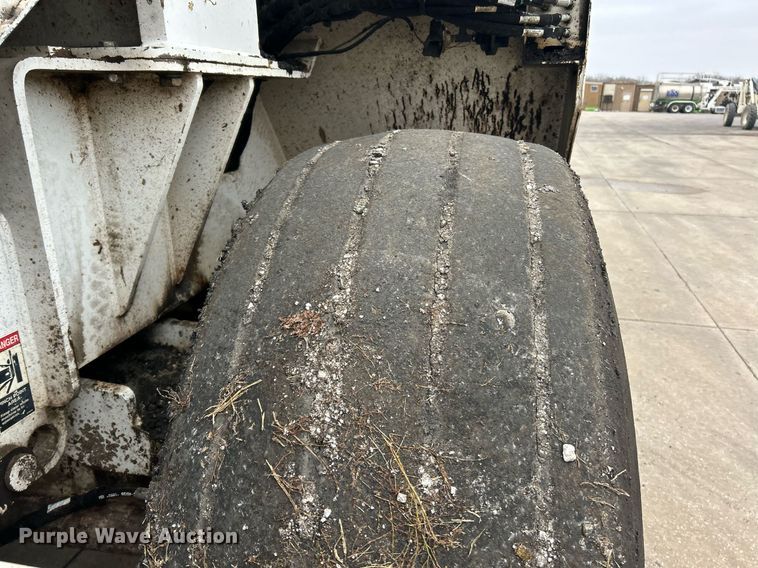 image for item EK3727 2006 Roadtec Shuttle Buggy SB-2500C material transfer vehicle