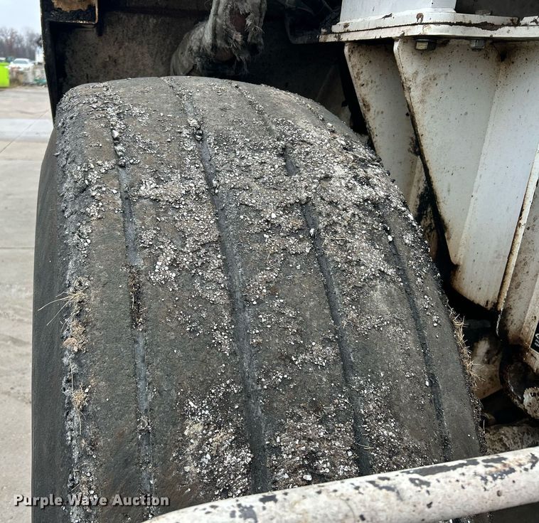 image for item EK3727 2006 Roadtec Shuttle Buggy SB-2500C material transfer vehicle